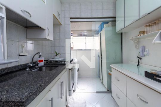 Cozinha de apartamento para alugar com 3 quartos, 64m² em Chácara Califórnia, São Paulo
