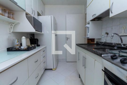 Cozinha de apartamento para alugar com 3 quartos, 64m² em Chácara Califórnia, São Paulo