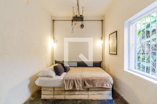 Quarto 1 de casa à venda com 2 quartos, 130m² em Pinheiros, São Paulo