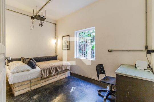 Quarto 1 de casa à venda com 2 quartos, 130m² em Pinheiros, São Paulo