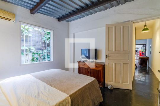 Quarto 2 de casa à venda com 2 quartos, 130m² em Pinheiros, São Paulo