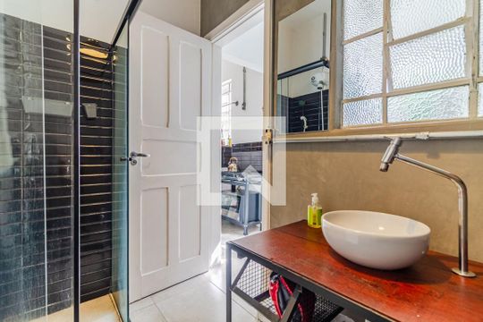 Banheiro de casa à venda com 2 quartos, 130m² em Pinheiros, São Paulo
