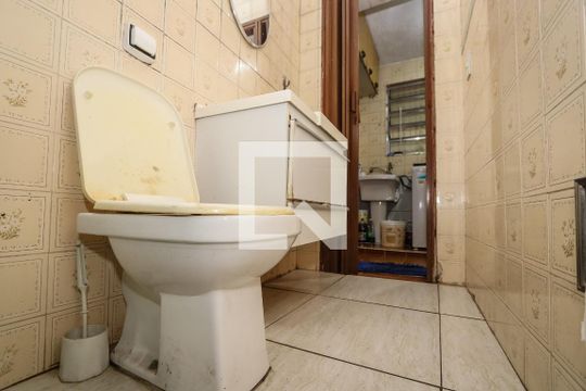 Banheiro de casa à venda com 5 quartos, 220m² em Jardim Miriam, São Paulo
