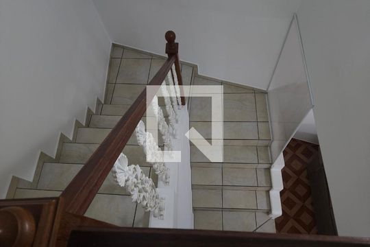 Escadas da Sala 1 de casa à venda com 2 quartos, 159m² em Vila Arapua, São Paulo