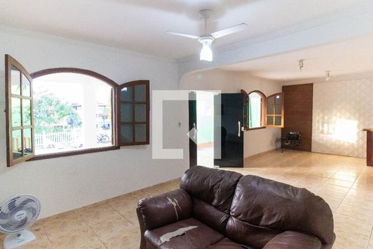 Casa à venda com 3 quartos, 680m² em Itaipu, Niterói