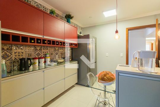 Cozinha de casa de condomínio à venda com 3 quartos, 382m² em Cristal, Porto Alegre