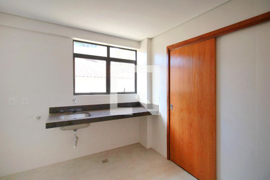 Cozinha de apartamento à venda com 4 quartos, 135m² em Serra, Belo Horizonte