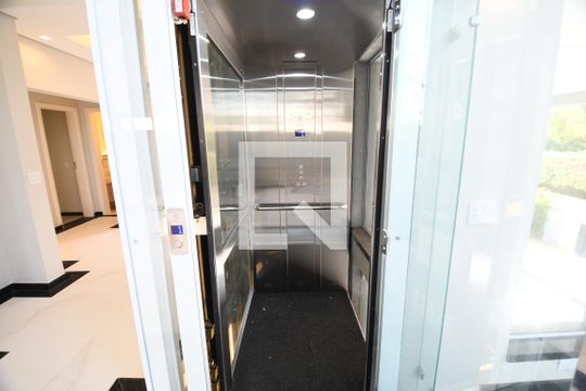 Sala 1 - Elevador de casa de condomínio à venda com 4 quartos, 402m² em Alphaville Dom Pedro, Campinas