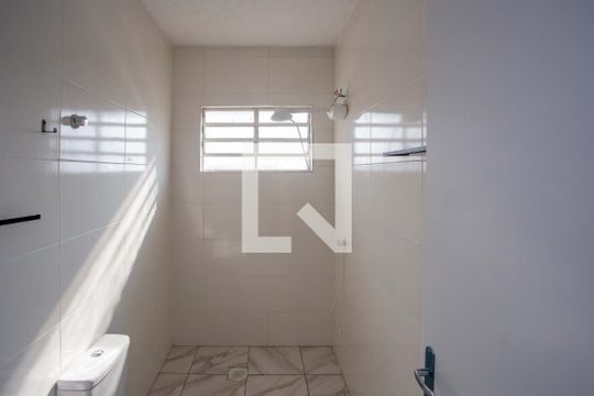 Banheiro de apartamento para alugar com 2 quartos, 46m² em Canhema, Diadema
