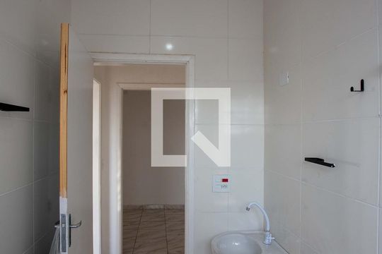 Banheiro de apartamento para alugar com 2 quartos, 46m² em Canhema, Diadema