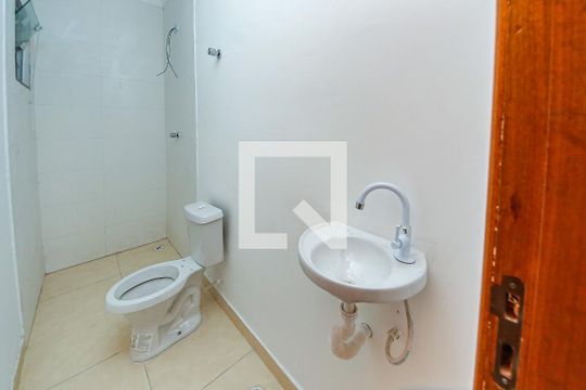 Banheiro de casa de condomínio à venda com 2 quartos, 40m² em Chácara Belenzinho, São Paulo