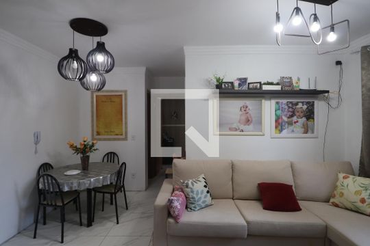 Sala de apartamento à venda com 2 quartos, 50m² em Olaria, Canoas