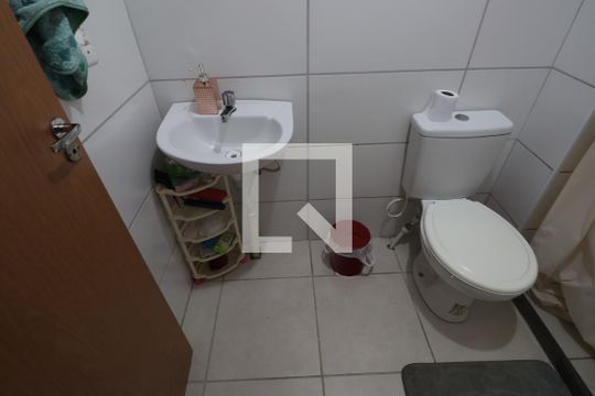Banheiro de apartamento à venda com 2 quartos, 50m² em Olaria, Canoas