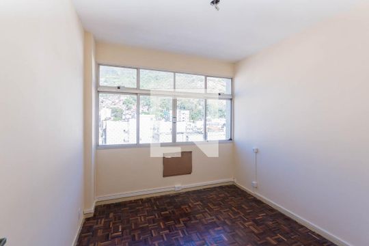 Quarto 1 de apartamento à venda com 4 quartos, 120m² em Tijuca, Rio de Janeiro