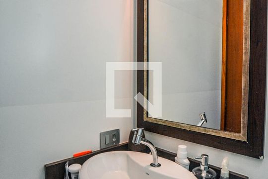Banheiro da Suíte de casa de condomínio à venda com 3 quartos, 138m² em Jardim Santo Antônio, Santo André
