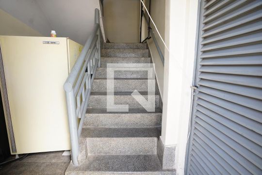 Escada de kitnet/studio para alugar com 1 quarto, 40m² em Vila dos Alpes, Goiânia