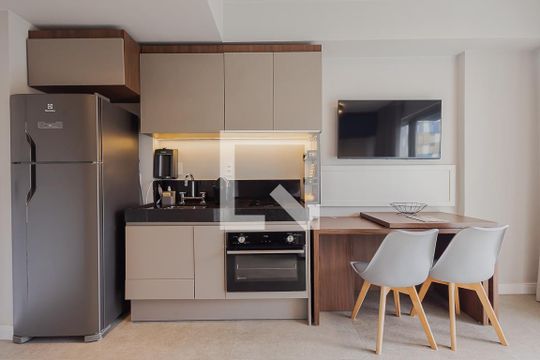 Cozinha de kitnet/studio para alugar com 1 quarto, 27m² em Pinheiros, São Paulo