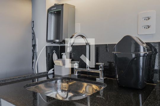 Cozinha de kitnet/studio para alugar com 1 quarto, 27m² em Pinheiros, São Paulo