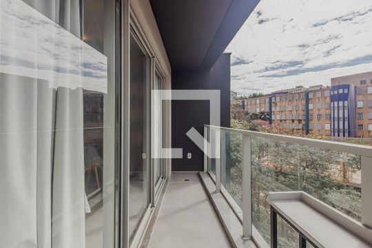 Varanda de kitnet/studio para alugar com 1 quarto, 27m² em Pinheiros, São Paulo