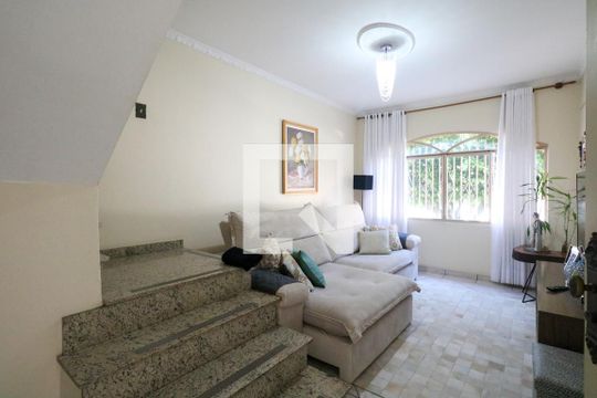 Casa à venda com 2 quartos, 177m² em Nova Gerti, São Caetano do Sul