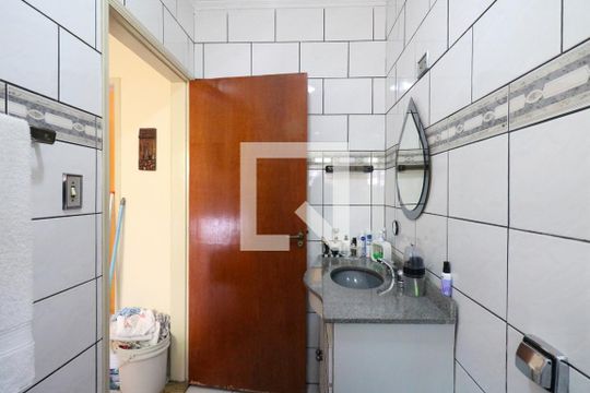 Banheiro Social de casa à venda com 2 quartos, 177m² em Nova Gerti, São Caetano do Sul