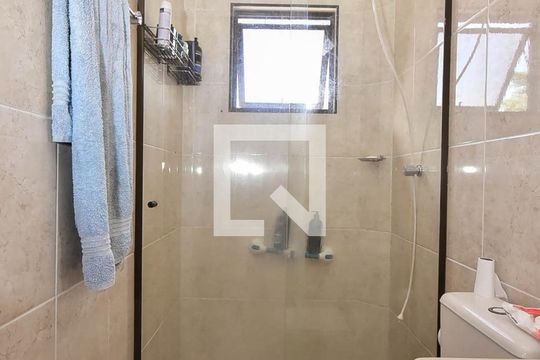 Banheiro Social de casa de condomínio à venda com 3 quartos, 100m² em Parque Reboucas, São Paulo