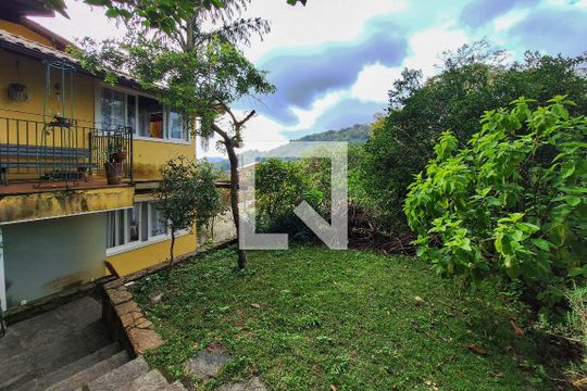 Quintal de casa de condomínio à venda com 5 quartos, 236m² em Matapaca, Niterói