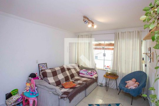 Sala de TV de casa à venda com 4 quartos, 125m² em Centro, Diadema