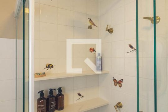 Banheiro de kitnet/studio à venda com 1 quarto, 27m² em Vila Buarque, São Paulo