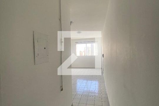 Corredor de kitnet/studio à venda com 1 quarto, 25m² em Centro, Guarulhos