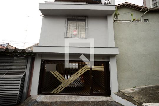 Fachada de casa à venda com 4 quartos, 170m² em Cambuci, São Paulo