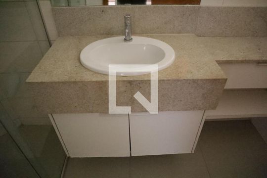 Banheiro de apartamento para alugar com 1 quarto, 60m² em Setor Bueno, Goiânia