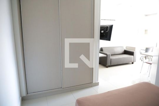 Quarto 1 de apartamento para alugar com 1 quarto, 60m² em Setor Bueno, Goiânia