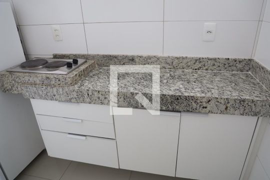 Cozinha de apartamento para alugar com 1 quarto, 60m² em Setor Bueno, Goiânia