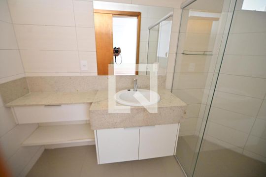 Banheiro de kitnet/studio para alugar com 1 quarto, 60m² em Setor Bueno, Goiânia