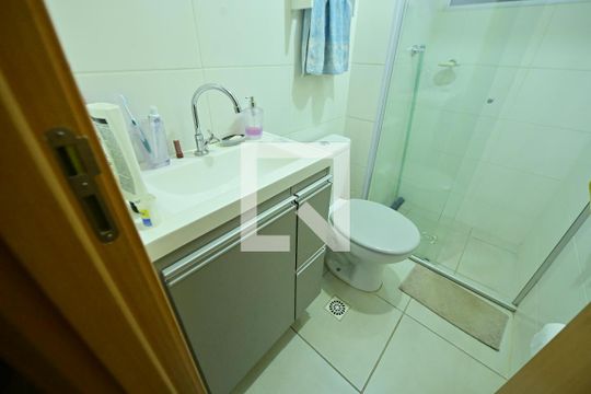 Banheiro de apartamento para alugar com 2 quartos, 48m² em Setor Perim, Goiânia