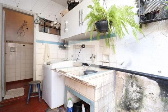 Quintal e Área de Serviço de casa à venda com 3 quartos, 135m² em Alto de Pinheiros, São Paulo