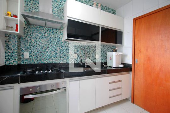 Cozinha de apartamento à venda com 4 quartos, 120m² em Prado, Belo Horizonte