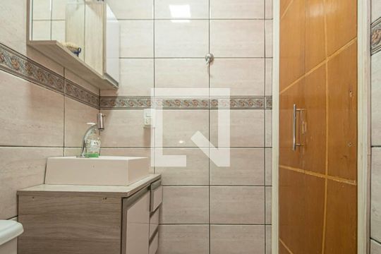 Banheiro de apartamento à venda com 2 quartos, 64m² em Vila Babilonia, São Paulo