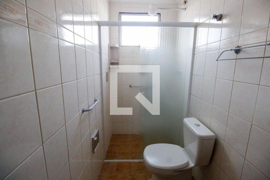 Banheiro Social de apartamento para alugar com 2 quartos, 56m² em Parque Santos Dumont, Taboão da Serra