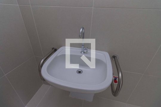 Banheiro de kitnet/studio à venda com 0 quarto, 32m² em Sacomã, São Paulo