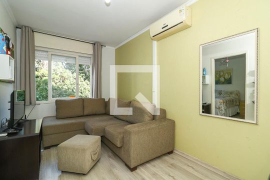 Sala de apartamento para alugar com 1 quarto, 43m² em Jardim Lindóia, Porto Alegre