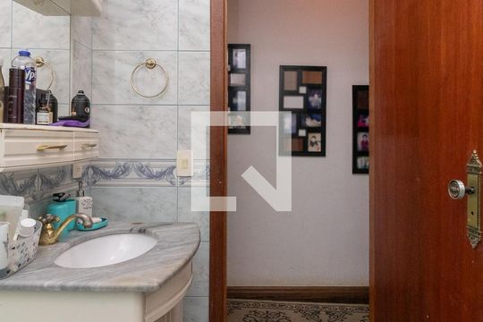 Banheiro de casa à venda com 2 quartos, 100m² em Vila Mesquita, São Paulo