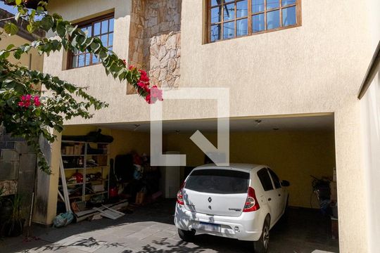 Garagem de casa à venda com 2 quartos, 100m² em Vila Mesquita, São Paulo