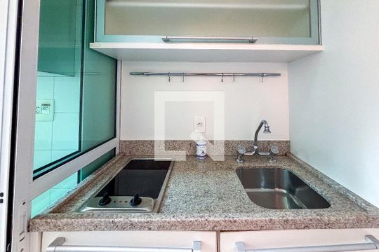 Cozinha de apartamento para alugar com 1 quarto, 48m² em Moema, São Paulo