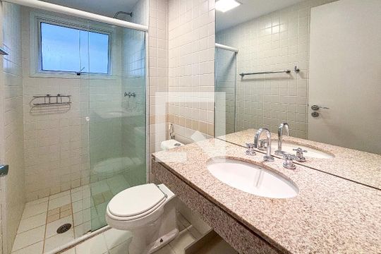 Banheiro da Suíte de apartamento para alugar com 1 quarto, 48m² em Moema, São Paulo