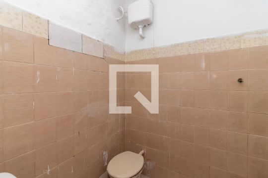 Banheiro da Casa 1 de casa à venda com 15 quartos, 460m² em Vila Amalia (zona Norte), São Paulo