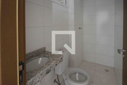 Banheiro de kitnet/studio para alugar com 1 quarto, 30m² em Vila Lucia, São Paulo