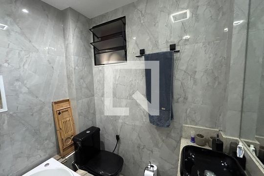 Banheiro da Suíte de apartamento à venda com 2 quartos, 90m² em Vila Valqueire, Rio de Janeiro