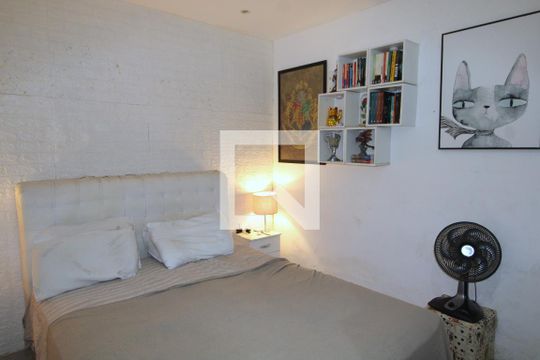 Suíte de apartamento para alugar com 2 quartos, 90m² em Vila Valqueire, Rio de Janeiro